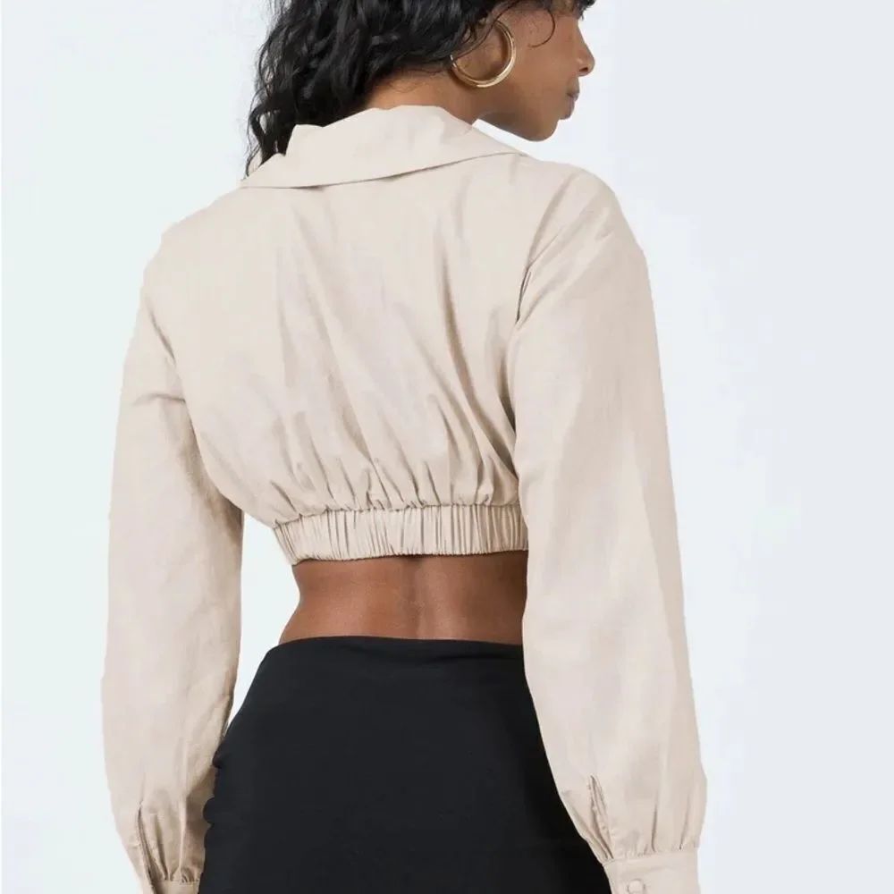 New J. Roberts Beige Long Sleeve Top size Medium